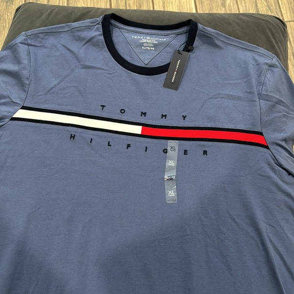 💙Tommy Hilfiger Men's Logo Print Crew Neck Short Sleeve T-Shirt - Picture 5 of 5